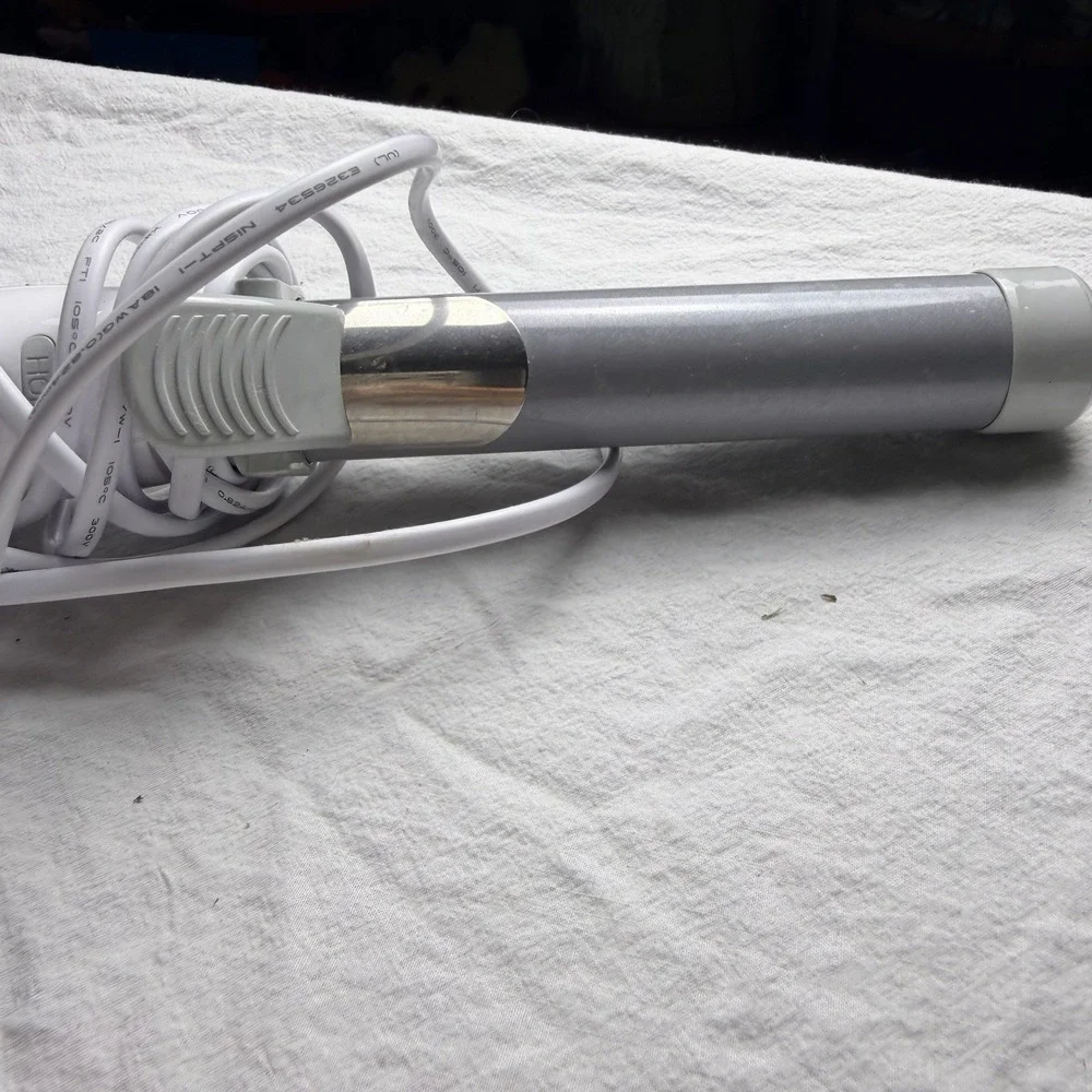 Beachwaver 1.25 Curling Iron 1.25in White/Silver Adjustable Heat Rotating NEW